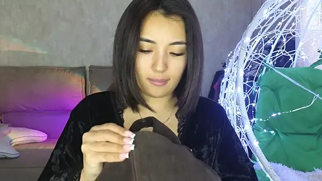 lily  foster online show from 11-17-25, 11:16