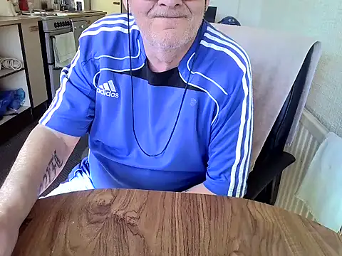 Snapshot of daddyflash chatting on 03-20-25, 02:10 daddyflash online show from 03-20-25, 02:10