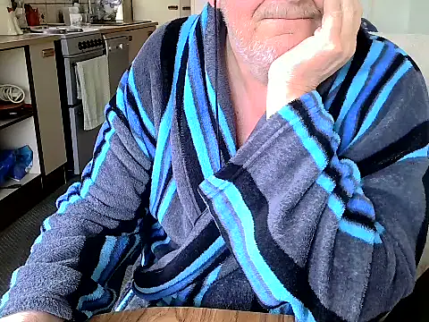 Snapshot of daddyflash chatting on 03-22-25, 12:14 daddyflash online show from 03-22-25, 12:14