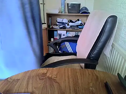 Snapshot of daddyflash chatting on 09-17-25, 10:39 daddyflash online show from 09-17-25, 10:39