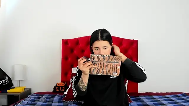 Snapshot of aliice_walker_ chatting on 12-14-24, 12:44 aliice walker online show from 12-14-24, 12:44