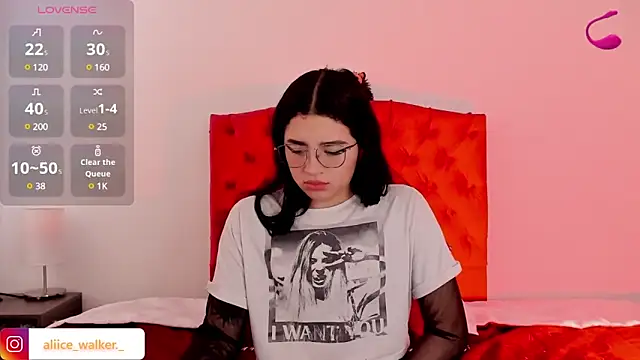 Snapshot of aliice_walker_ chatting on 12-23-24, 01:03 aliice walker online show from 12-23-24, 01:03