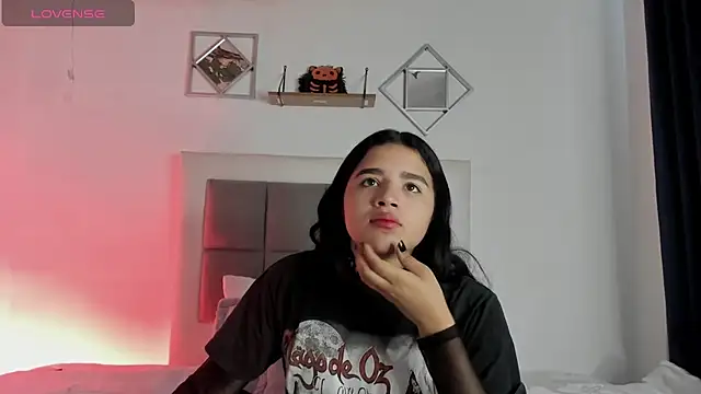 Snapshot of aliice_walker_ chatting on 01-10-25, 12:36 aliice walker online show from 01-10-25, 12:36