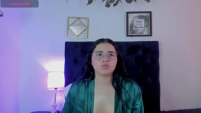 Snapshot of aliice_walker_ chatting on 02-18-25, 04:26 aliice walker online show from 02-18-25, 04:26