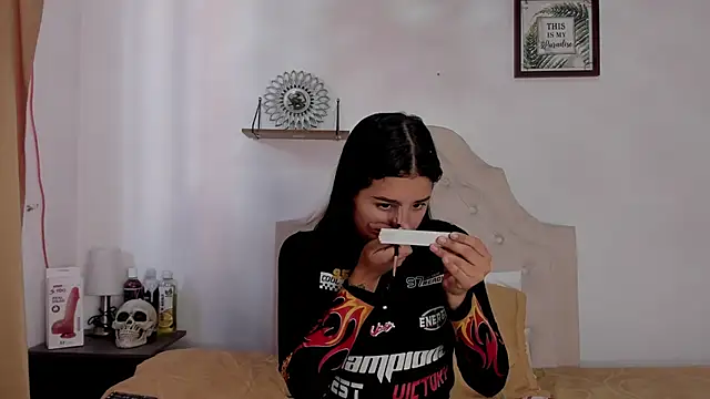 Snapshot of aliice_walker_ chatting on 10-01-25, 12:44 aliice walker online show from 10-01-25, 12:44