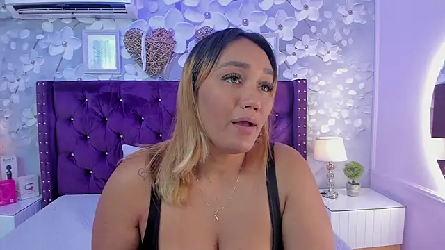 Snapshot of dalila_salazar chatting on 06-25-26, 03:17 dalila salazar online show from 06-25-26, 03:17