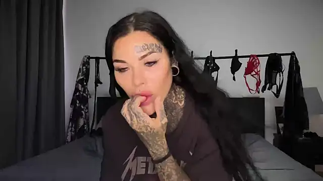 Snapshot of claudiacvc95 chatting on 10-17-25, 03:10 claudiacvc95 online show from 10-17-25, 03:10