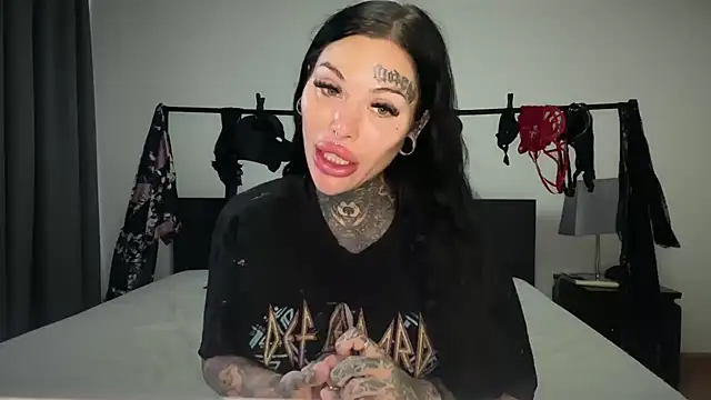 Snapshot of claudiacvc95 chatting on 11-06-25, 03:07 claudiacvc95 online show from 11-06-25, 03:07