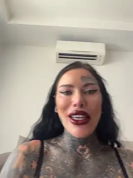 Snapshot of claudiacvc95 chatting on 06-20-26, 07:00 claudiacvc95 online show from 06-20-26, 07:00