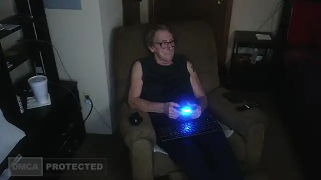 Lusty Kinks online show from 12-21-24, 09:04