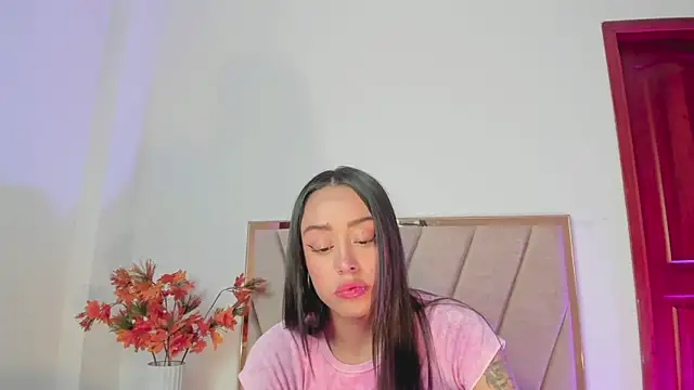 Snapshot of NoraDasilva chatting on 01-29-25, 12:43 NoraDasilva online show from 01-29-25, 12:43