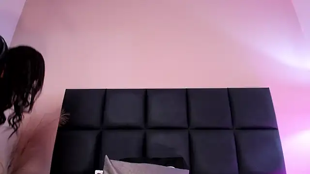 NoraDasilva online show from 10-09-25, 12:41