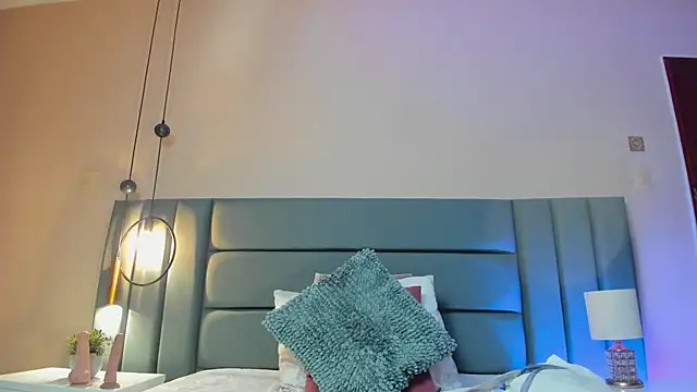 NoraDasilva online show from 10-16-25, 12:22