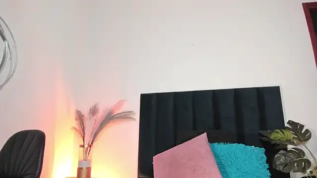 NoraDasilva online show from 10-17-25, 12:36