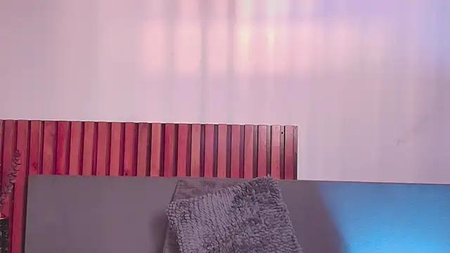 NoraDasilva online show from 12-02-25, 01:39