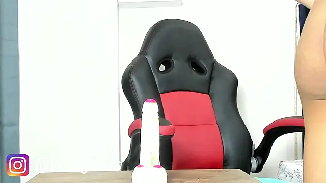 Kloe-squirts online show from 09-27-25, 02:27