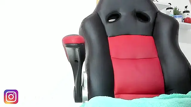 Kloe-squirts online show from 03-25-26, 01:28