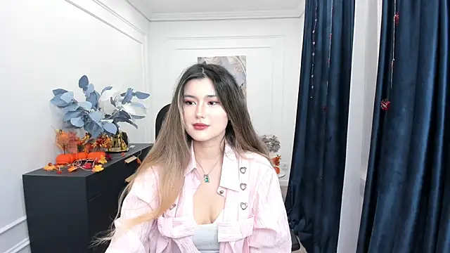 AnneTLi online show from 10-28-25, 03:32