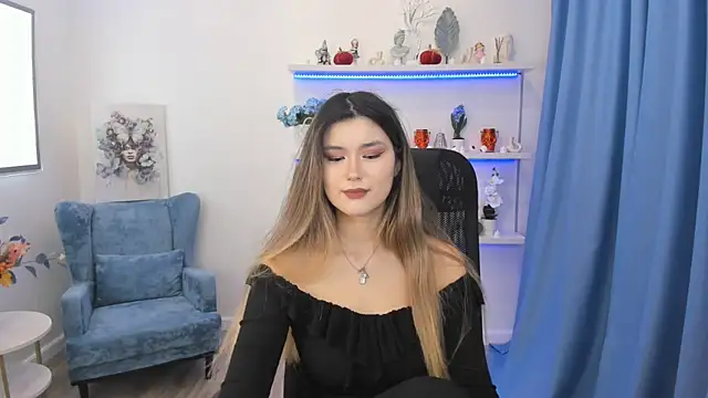 AnneTLi online show from 10-29-25, 03:20