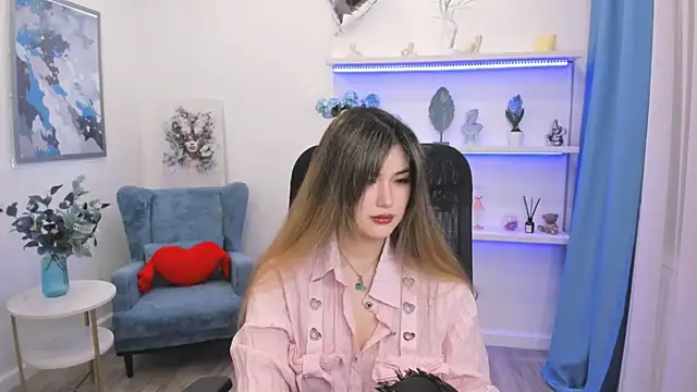 AnneTLi online show from 05-05-26, 03:14
