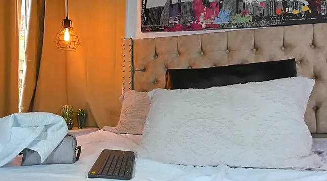 KeryHillson online show from 03-06-25, 03:56