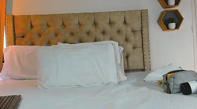 KeryHillson online show from 03-15-25, 01:51