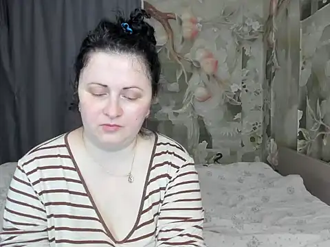 Snapshot of Lillian2 chatting on 03-27-26, 01:33 Lillian2 online show from 03-27-26, 01:33