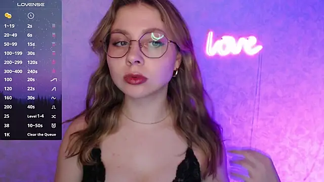 Snapshot of Leah_Reed chatting on 02-20-25, 01:51 Leah Reed online show from 02-20-25, 01:51
