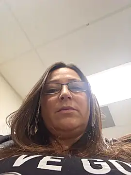 Snapshot of angelbaby1998 chatting on 01-18-25, 08:51 angelbaby1998 online show from 01-18-25, 08:51