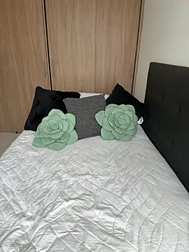 Nicollemays online show from 05-19-26, 03:29