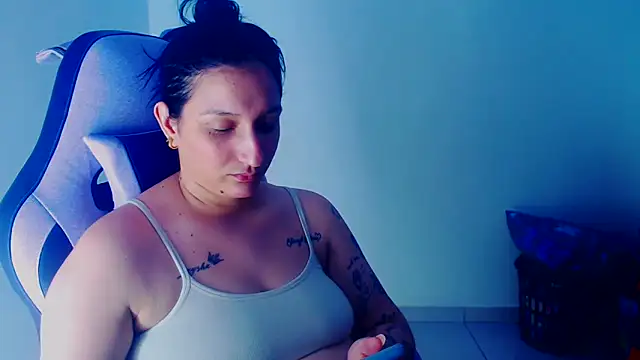 Snapshot of liz_dirty chatting on 02-25-26, 10:52 liz dirty online show from 02-25-26, 10:52