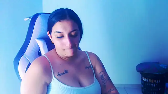 Snapshot of liz_dirty chatting on 03-10-26, 10:59 liz dirty online show from 03-10-26, 10:59