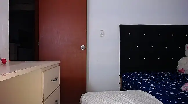 yselahot online show from 12-17-24, 11:49