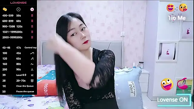 Elvira baby online show from 11-22-25, 02:43