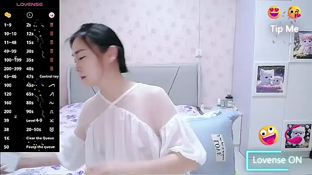 Snapshot of Elvira_baby chatting on 05-18-26, 02:51 Elvira baby online show from 05-18-26, 02:51