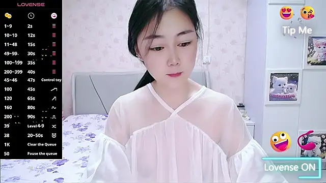 Snapshot of Elvira_baby chatting on 05-19-26, 02:40 Elvira baby online show from 05-19-26, 02:40