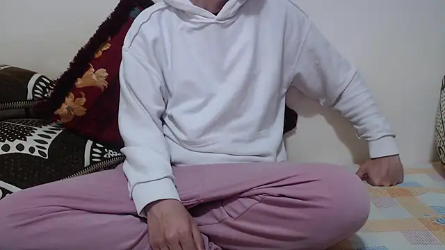 Snapshot of Alexdelarge323 chatting on 02-21-26, 01:12 Alexdelarge323 online show from 02-21-26, 01:12