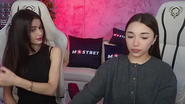 Snapshot of Jasmine_Flow chatting on 12-17-24, 01:49 Jasmine Flow online show from 12-17-24, 01:49