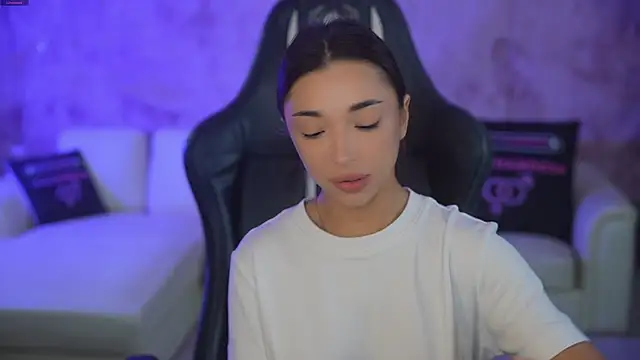 Snapshot of Jasmine_Flow chatting on 10-18-25, 07:20 Jasmine Flow online show from 10-18-25, 07:20