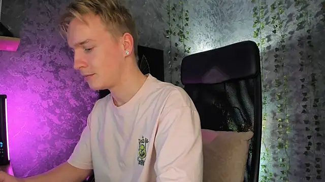 Snapshot of AlexxSweet chatting on 11-30-25, 07:01 AlexxSweet online show from 11-30-25, 07:01