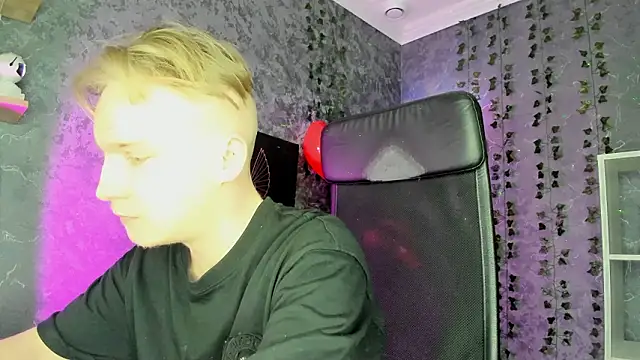 Snapshot of AlexxSweet chatting on 02-14-26, 07:05 AlexxSweet online show from 02-14-26, 07:05