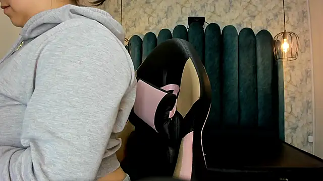 nalalye cruzz  online show from 10-24-25, 03:03