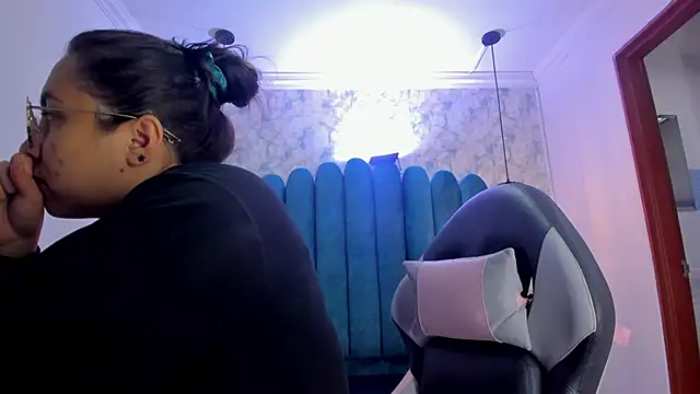 nalalye cruzz  online show from 12-21-25, 02:41