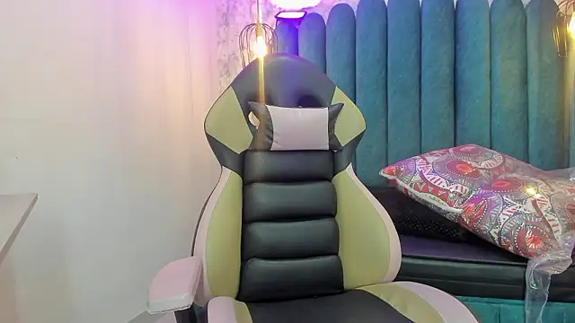 Snapshot of nalalye_cruzz_ chatting on 03-18-26, 02:26 nalalye cruzz online show from 03-18-26, 02:26