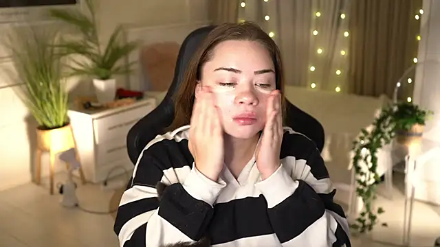 VixenMia online show from 01-06-25, 03:42