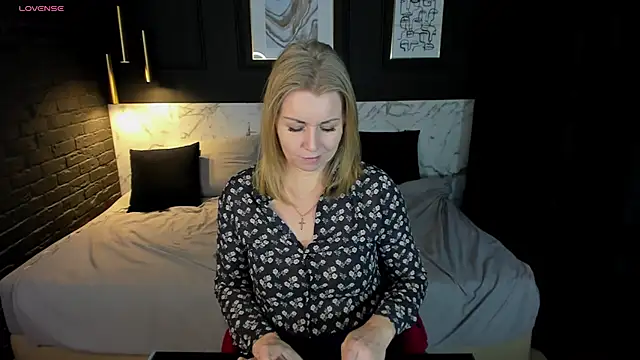 Annie Light online show from 01-27-25, 08:51