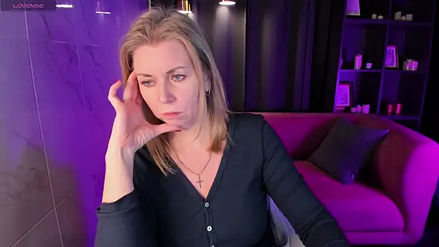 Annie Light online show from 02-11-25, 11:54