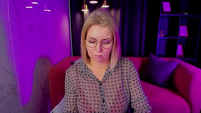 Annie Light online show from 10-09-25, 05:38