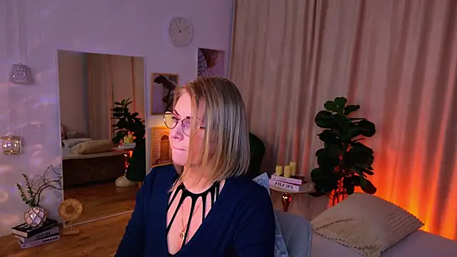 Annie Light online show from 05-06-26, 06:41
