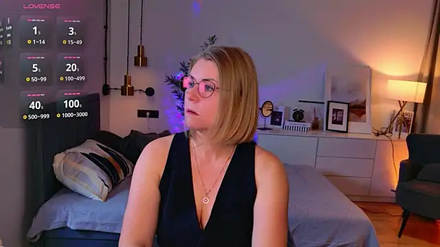 Annie Light online show from 05-12-26, 06:54
